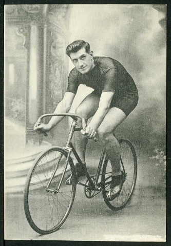 Portrait d'un cycliste avant 1940